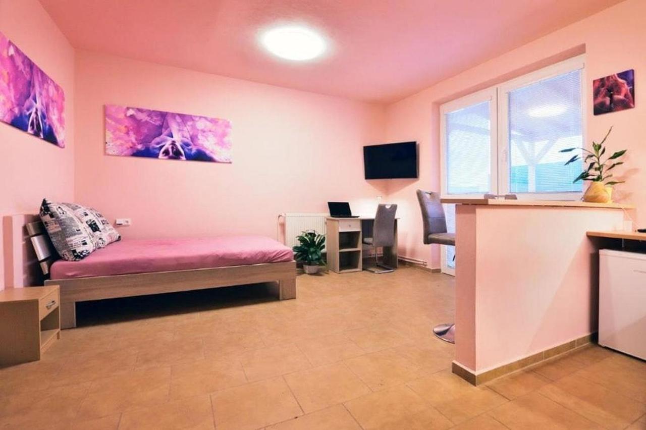 Nika Beds Hotel Pardubice Luaran gambar