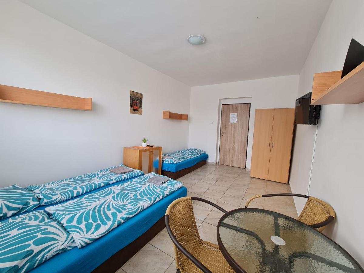 Nika Beds Hotel Pardubice Luaran gambar